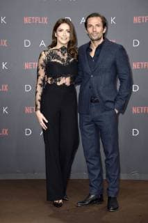 Quirin Berg mit Freundin Kara Hecker bei der Premiere der Netflix Serie Dark im Kino im Zoo-Palast. Berlin, 20.11.2017
