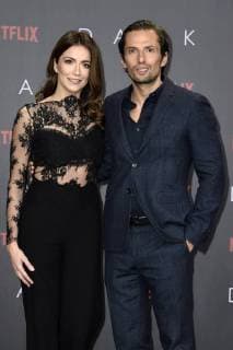 Quirin Berg mit Freundin Kara Hecker bei der Premiere der Netflix Serie Dark im Kino im Zoo-Palast. Berlin, 20.11.2017
