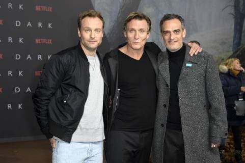 Mark Waschke, Oliver Masucci und Anatole Taubmann bei der Premiere der Netflix Serie Dark im Kino im Zoo-Palast. Berlin, 20.11.2017