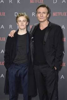 Louis Hofmann und Oliver Masucci bei der Premiere der Netflix Serie Dark im Kino im Zoo-Palast. Berlin, 20.11.2017