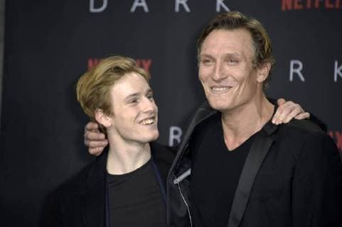 Louis Hofmann und Oliver Masucci bei der Premiere der Netflix Serie Dark im Kino im Zoo-Palast. Berlin, 20.11.2017