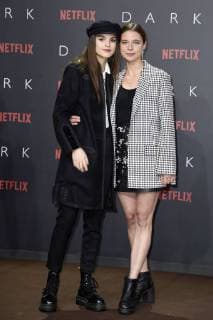 Luise Befort und Svenja Jung bei der Premiere der Netflix Serie Dark im Kino im Zoo-Palast. Berlin, 20.11.2017