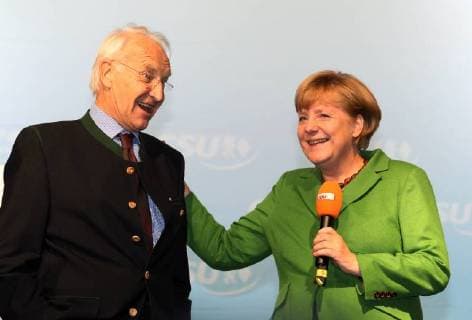 Edmund Stoiber und Angela Merkel Bundestagswahlkampf Endspurt in Bayern Kundgebung auf dem M?nchner Odeonsplatz Edmund Stoiber und Angela Merkel M?nchen Bayern Deutschland *** Edmund Stoiber and Angela Merkel Bundestag election campaign Final spurt in Bavaria Rally on the Munich Odeonsplatz Edmund Stoiber and Angela Merkel Munich Bayern Germany