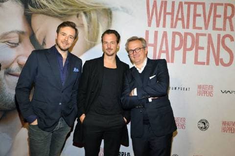 Nils Laupert (Produzent, Drehbuchautor), Michael Kamm (Filmmusikkomponist), Dr. Benjamin Grosch (Filmproduzent) Ankunft zur Premiere Whatever Happens im Kino Astor Filmlounge in Berlin am 21.11.2017