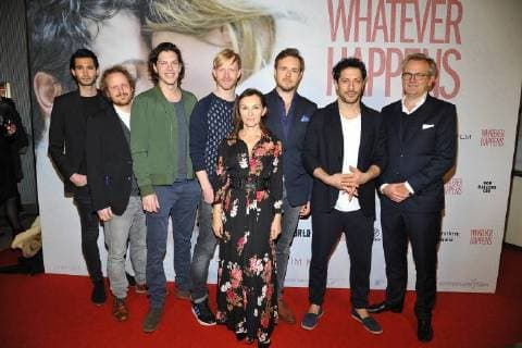Filmcast mit allen Darstellern, Produzenten und Drehbuchutor Ankunft zur Premiere Whatever Happens im Kino Astor Filmlounge in Berlin am 21.11.2017