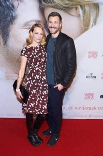 Simone Hanselmann und Jochen Schropp - Premiere von WHATEVER HAPPENS in Berlin am 21.11.2017. Premiere WHATEVER HAPPENS