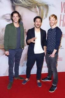 Bilder des Tages Bastian Hagen, Fahri Yardim und David Zimmerschied - Premiere von WHATEVER HAPPENS in Berlin am 21.11.2017. Premiere WHATEVER HAPPENS
