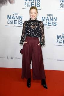 Jennifer Ulrich bei der Publikumspremiere von Der Mann aus dem Eis im Zoo Palast in Berlin am 21.11.2017