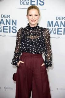 Jennifer Ulrich bei der Publikumspremiere von Der Mann aus dem Eis im Zoo Palast in Berlin am 21.11.2017