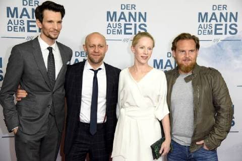 Sabin Tambrea, Juergen Vogel, Susanne Wuest, Axel Stein bei der Publikumspremiere von Der Mann aus dem Eis im Zoo Palast in Berlin am 21.11.2017