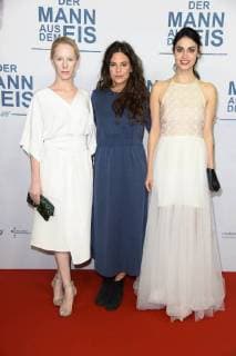 Susanne Wuest, Violetta Schurawlow, Anna F. bei der Publikumspremiere von Der Mann aus dem Eis im Zoo Palast in Berlin am 21.11.2017