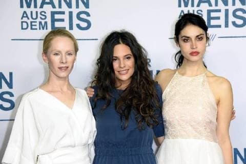 Susanne Wuest, Violetta Schurawlow, Anna F. bei der Publikumspremiere von Der Mann aus dem Eis im Zoo Palast in Berlin am 21.11.2017