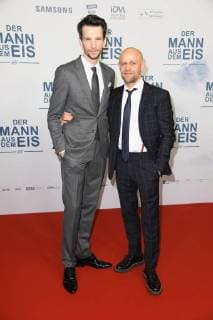 Sabin Tambrea, Juergen Vogel bei der Publikumspremiere von Der Mann aus dem Eis im Zoo Palast in Berlin am 21.11.2017