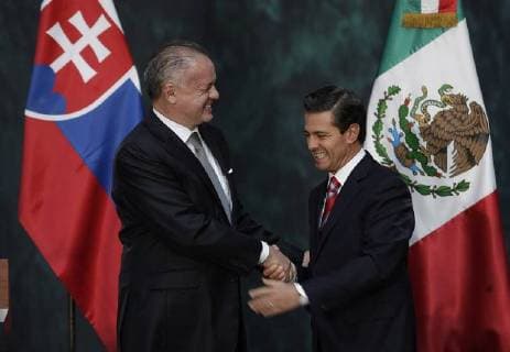 November 21, 2017 - Mexico City, MEXICO, MEXICO - Mexican President Enrique Pena Nieto, right, and Slovakia President Andrej Kiska during a press conference after their meeting at the National Palace in Mexico City, Tuesday, November 21, 2017. ANTONIO NAVA PI Mexico City MEXICO - ZUMAp124 20171121_zaa_p124_006 Copyright: xAntonioxNava Pix