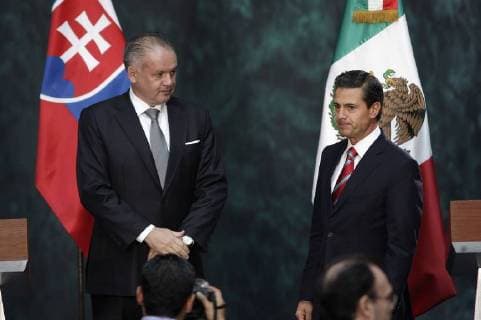 November 21, 2017 - Mexico City, MEXICO, MEXICO - Mexican President Enrique Pena Nieto, right, and Slovakia President Andrej Kiska during a press conference after their meeting at the National Palace in Mexico City, Tuesday, November 21, 2017. ANTONIO NAVA PI Mexico City MEXICO - ZUMAp124 20171121_zaa_p124_007 Copyright: xAntonioxNava Pix