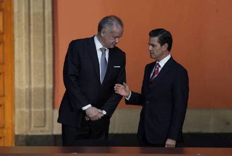 November 21, 2017 - Mexico City, MEXICO, MEXICO - Mexican President Enrique Pena Nieto, right, and Slovakia President Andrej Kiska sign a bilateral economic and science and technology agreement at the National Palace in Mexico City, Tuesday, November 21, 2017. ANTONIO NAVA PI Mexico City MEXICO - ZUMAp124 20171121_zaa_p124_010 Copyright: xAntonioxNava Pix