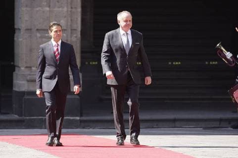 November 21, 2017 - Mexico City, MEXICO, MEXICO - Mexican President Enrique Pena Nieto, left, welcomes Slovakia President Andrej Kiska at the National Palace in Mexico City, Tuesday, November 21, 2017. ANTONIO NAVA PI Mexico City MEXICO - ZUMAp124 20171121_zaa_p124_013 Copyright: xAntonioxNava Pix