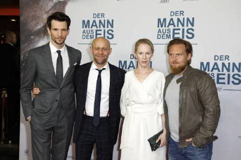 Sabin Tambrea, Jürgen Vogel, Susanne Wuest und Axel Stein bei der Premiere des Kinofilm Der Mann aus dem Eis im Zoo Palast. Berlin, 21.11.2017