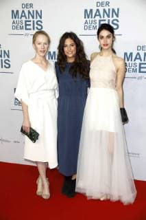 Susanne Wuest, Anna F. und Violetta Schurawlow bei der Premiere des Kinofilm Der Mann aus dem Eis im Zoo Palast. Berlin, 21.11.2017