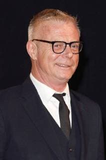 Stephen Daldry bei der Premiere der 2. Staffel der Netflix Serie The Crown am 21.11.2017 in London The Crown TV Series Season 2 World Premiere in London, 2017
