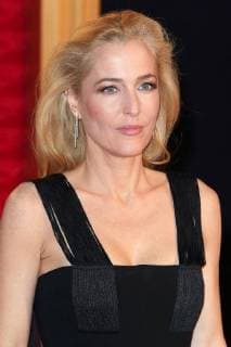 Gillian Anderson bei der Premiere der 2. Staffel der Netflix Serie The Crown am 21.11.2017 in London The Crown TV Series Season 2 World Premiere in London, 2017