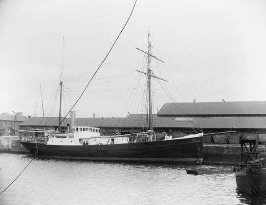 Shackleton - Rowett Expedition sails for the Antarctic . The Quest in dock in London . 17 September 1921, London United Kingdom England Copyright: Topfoto  UnitedArchivesEU007094