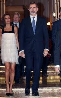 King Felipe VI of Spain (C) and Queen Letizia arrive at the 34th Francisco Cerecedo Journalism Award, granted to Basque journalist Florencio Dominguez, director of the foundation Center for the Memory of the Terrorism Victims, in Madrid, Spain, 22 November 2017. 34th Francisco Cerecedo Journalism Award in Madrid !ACHTUNG: NUR REDAKTIONELLE NUTZUNG!  Copyright: xKikoxHuescax MAD001 20171122-636469830668419546