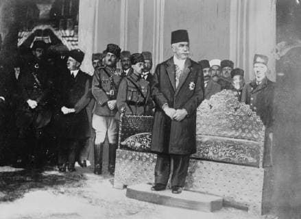 Installation of the new Caliph . The installation of the new Caliph of Islam , Abdul Medjid Effendi , took place at Constantinople . The Caliph standing by the red and gold throne in the Top Kapu Palace , where he received the sacred relics of the Prophet . 30 November 1922, Constantinople Turkey Copyright: Topfoto  UnitedArchivesEU010881