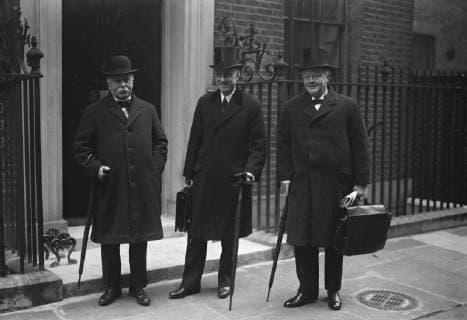 Cabinet and the league of nations . Left to right Mr Bridgeman , Sir Samuel Hoare , and Sir Douglas Hogg 3 March 1926, Copyright: Topfoto  UnitedArchivesEU014288