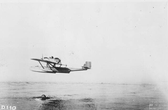 Amundsen Ellsworth Polar Flight Roald Amundsen , the famous Norwegian explorer , will shortly arrive at Spitzbergen , the starting point for the commencement of his great attempt to reach the NOrth Pole by air 7 April 1925, Copyright: Topfoto  UnitedArchivesEU015542
