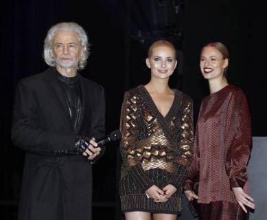 Dr. Hermann Buehlbecker (Alleininhaber LAMBERTZ), Anna Hiltrop, cosima auermann bei der LAMBERTZ-Fine Art-Kalenderpraesentation im Friedrichstadtpalast Berlin.