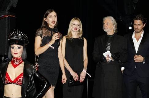 bei der LAMBERTZ-Fine Art-Kalenderpraesentation im Friedrichstadtpalast Berlin.