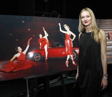 Lia Kemendi bei der LAMBERTZ-Fine Art-Kalenderpraesentation im Friedrichstadtpalast Berlin.