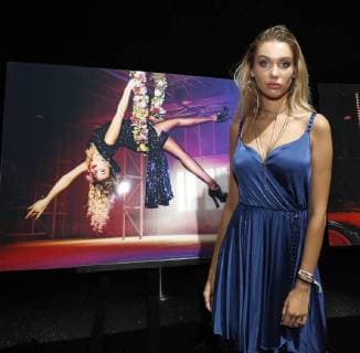 Melinda London bei der LAMBERTZ-Fine Art-Kalenderpraesentation im Friedrichstadtpalast Berlin.