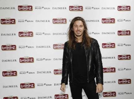 Gil Ofarim bei der LAMBERTZ-Fine Art-Kalenderpraesentation im Friedrichstadtpalast Berlin.