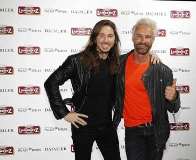 Gil Ofarim, Michael Reh bei der LAMBERTZ-Fine Art-Kalenderpraesentation im Friedrichstadtpalast Berlin.