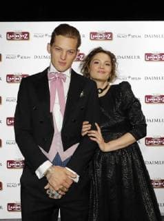 Sebastian Sauve, Elizabeth Ehrlich bei der LAMBERTZ-Fine Art-Kalenderpraesentation im Friedrichstadtpalast Berlin.