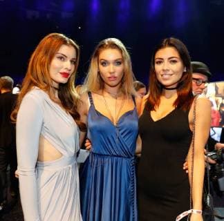 Rebecca Kunikowski, Melinda London, Tahnee Roessler bei der LAMBERTZ-Fine Art-Kalenderpraesentation im Friedrichstadtpalast Berlin.