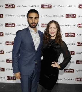 Fabian Wali, Marielena Krewer bei der LAMBERTZ-Fine Art-Kalenderpraesentation im Friedrichstadtpalast Berlin.