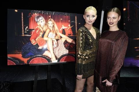 Anna Hiltrop und Cosima Auermann bei der Präsentation vom Lambertz Kalender 2018 im Friedrichstadt Palast. Berlin, 22.11.2017