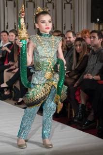 (171123) -- BUDAPEST, Nov. 23, 2017 -- A model presents a creation by JAL Kids Fashion of the UK during the Budapest Fashion Week in Budapest, Hungary on Nov. 22, 2017. ) (jmmn) HUNGARY-BUDAPEST-FASHION WEEK AttilaxVolgyi 