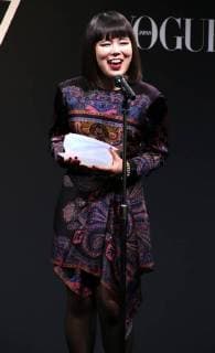 November 24, 2017, Tokyo, Japan - Japanese comedian Buruzon Chiemi smiles as she receives the trophy of Vogue Japan Women of the Year 2017 award in Tokyo on Friday, November 24, 2017.  (lwxa016162)