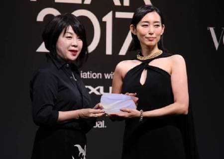 November 24, 2017, Tokyo, Japan - Japanese actress Tae Kimura (R) receives the trophy of Vogue Japan Women of the Year 2017 award from Vogue Japan chief editor Mitsuko Watanabe in Tokyo on Friday, November 24, 2017.  (lwxa016182)