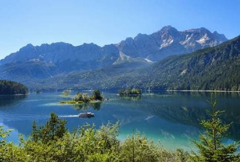 Germany, Upper Bavaria, Lake Eibsee with Waxenstein, Rifelwandspitze and Zugspitze mountains in background  SIEF07543