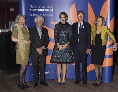 27-11-2017 Amsterdam (l-r) Geertje van der Molen, Geert Mak, Queen Maxima, Alexander Rinnooy Kan, Adriana Esmeijer, during the Prince Bernhard Cultuurfonds award at the Muziekgebouw aan ’t IJ in Amsterdam. The award, 150.000 euro, was presented to writer Geert Mak.  Copyright: xPPE WERFx