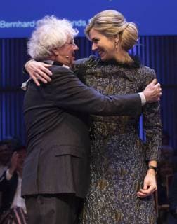 27-11-2017 Amsterdam Queen Maxima during the Prince Bernhard Cultuurfonds award at the Muziekgebouw aan ’t IJ in Amsterdam. The award, 150.000 euro, was presented to writer Geert Mak.  Copyright: xPPE WERFx