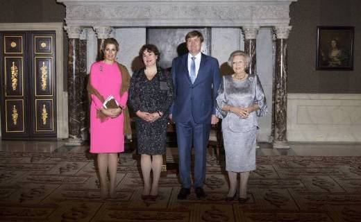28-11-2017 Amsterdam Princess Beatrix, King Willem-Alexander, Michele Lamont, Queen Maxima during the Erasmusprize ceremony at the Koninklijke paleis in Amsterdam. The King, patron of the Praemium Erasmianum foundation, and the board has awarded the 150.000 euro prize to the Canadian scientist Michele Lamont (1957). This years theme of the Erasmusprijs was ‘Knowledge, Power and Diversity’.  Copyright: xPPE WERFx