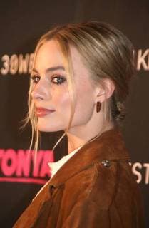 November 28, 2017 - New York, N.Y, USA - MARGOT ROBBIE attends the I, Tonya New York Premiere,.Village East Cinema, NYC.November 28, 2017.Photos by , Globe Photos Inc. New York USA - ZUMAms4_ 20171128_zaa_ms4_006 Copyright: xSoniaxMoskowitzx