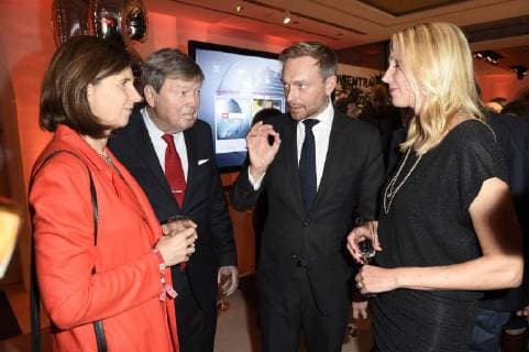 Katrin Göring-Eckardt, Karl-Ulrich Kuhlo, Christian Lindner und Christine Langner bei der n-tv Jubiläumsfeier zum 25-jährigen Bestehen des Nachrichtensenders in der Hauptstadtrepräsentanz der Bertelsmann SE & Co KGaA. Berlin, 28.11.2017