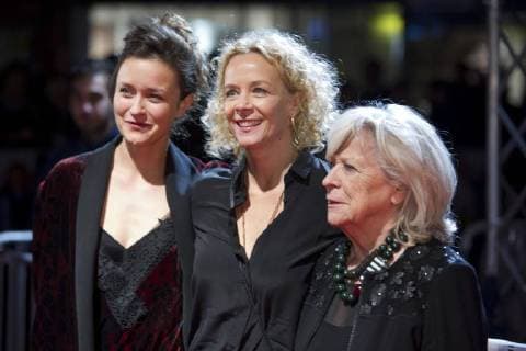 von links: Tinka FUERST, Fürst, Schauspielerin, Katja RIEMANN, Deutschland, Schauspielerin, Margarethe von TROTTA, Deutschland, Regisseurin, auf dem Roten Teppich, Red Carpet Show, Filmpremiere Forget about Nick , 28.11.2017, in der Lichtburg in Essen,